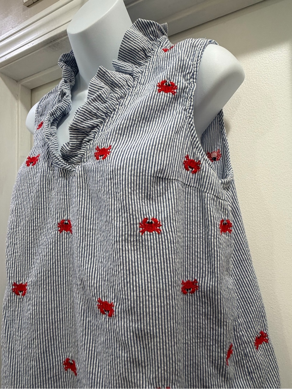 crown & ivy Ruffled V-Neck Striped Seersucker Nautical Red Crabs Top Large π¦ - Picture 4 of 10